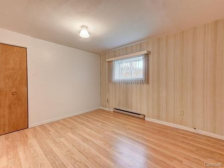 Maison de plain-pied - 2778 Rue Bourgogne - Photo 3