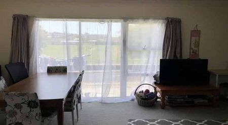 Charming Howick 2BR Home - Photo 2