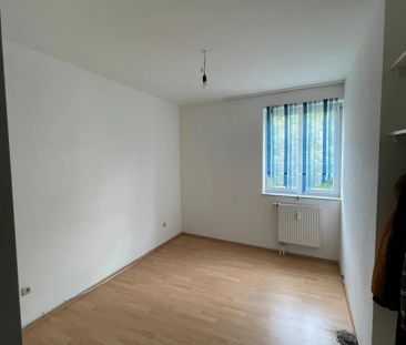 Gut aufgeteilte 3-Zimmer-Wohnung mit möblierter Küche und Balkon in... - Photo 3