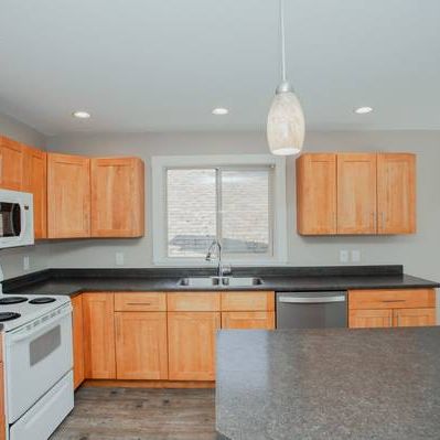 *** RENOVATED 3 BR 2 BATH UPPER SUITE NEAR VIU!! *** - Photo 3