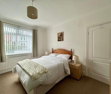 2 bedroom flat to rent - Photo 4