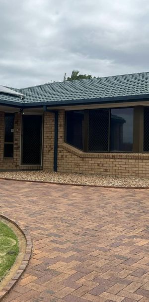 Spacious 3 Bedroom Home in Sought-After Sandstone Point - Photo 2