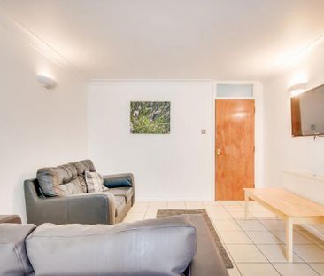 5 bedroom house to rent - Photo 1