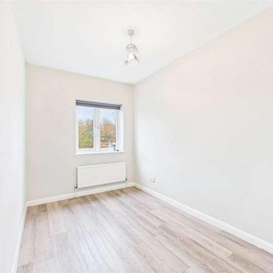 Shifford Crescent, Maidenhead, SL6 - Photo 1