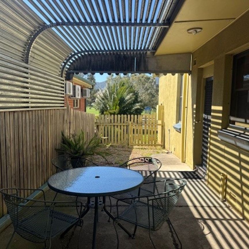 Tamworth Furnished Accommodation - West Tamworth - Photo 1