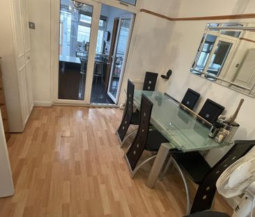 4 bedroom terraced house to rent - Photo 4