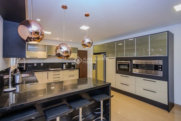 Casa em Condomínio com 4 quartos e 445m² para alugar em Cavalhada, Porto Alegre. - Photo 1
