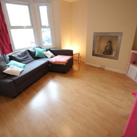 Chapel Avenue, Addlestone, Surrey, KT15 - Photo 4