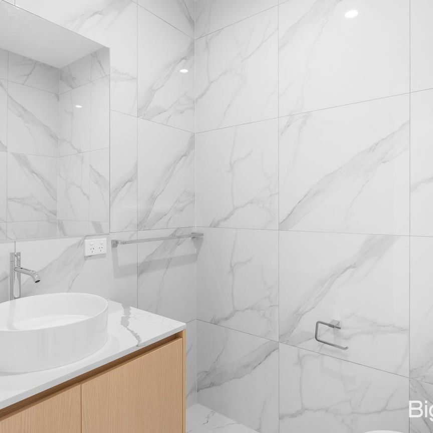 Modern 3-Bedroom Home with Valley Views for Rent - $500 per Week at 14 Toscana Way, Wallan - Photo 1