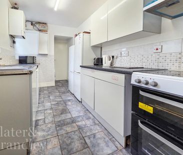 1 bedroom in a house share to rent - Photo 2