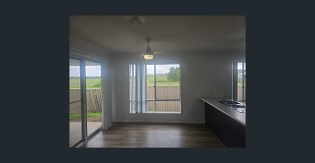 4 BED, 2 BATH, 2 CAR - Photo 2