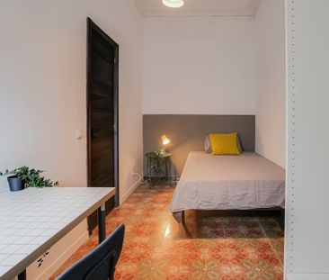 Carrer d'Aragó, Barcelona, Catalonia 08015 - Photo 2