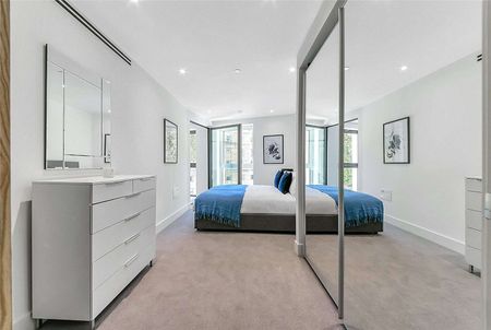 A beautifully appointed, 1 bedroom apartment situated on an upper floor of this prestigious development located in the heart of St Georges Circus, Southwark. - Photo 2