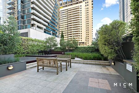 151/79 Whiteman Street - Photo 2
