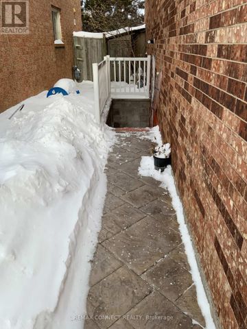 #Lower - 73 Carisbrooke Square – Toronto E11, Ontario - Photo 4