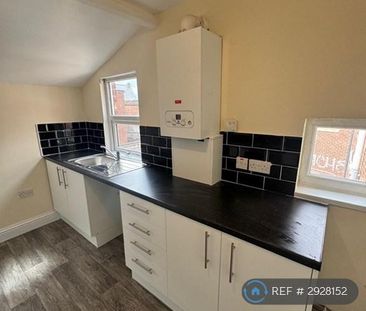 3 bedroom flat to rent - Photo 6