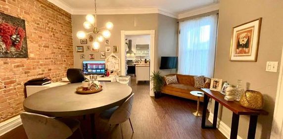 Superbe 5 1/2 de 1200 pi2 alliant cachet d’époque et confort dans HOMA - Photo 2