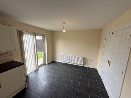 85 Carrigart Crescent, Lurgan, BT65 5EG - Photo 2