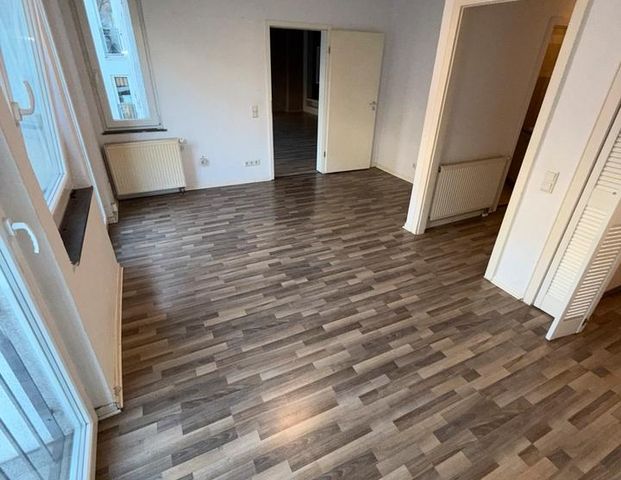 93 m²! Große 2-Zimmer-Wohnung mit 2 Bädern und EBK – sofort - Photo 1