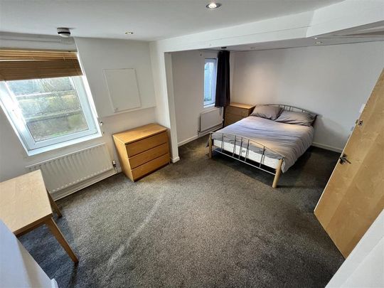 4 bedroom terraced house to rent - Photo 1