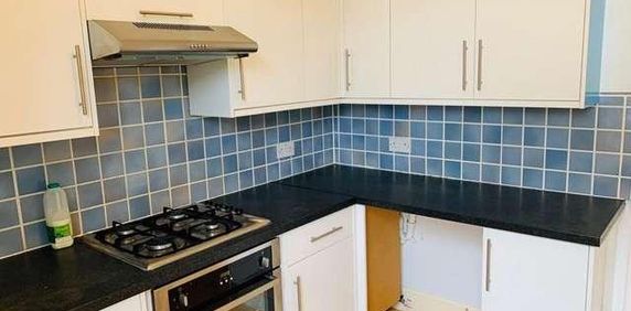 Large Apartment In Central Tunbridge Wells, TN2 - Photo 2