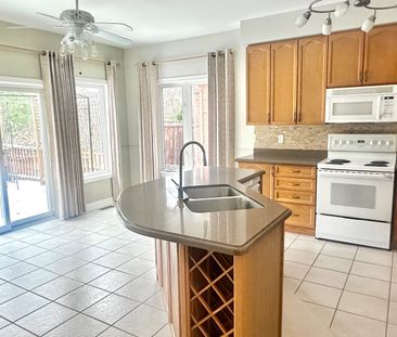 For Lease - 1076 Broughton Lane, Newmarket, Ontario - Photo 5