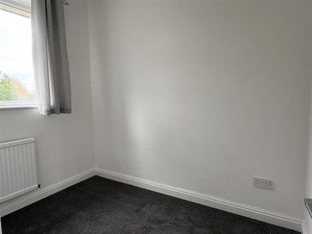 4 bedroom detached house to rent - Photo 2