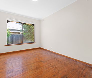 Fantastic home offers convenient location and spacious living - Photo 1