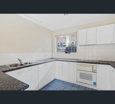 1/10 Bedford Street, New Town, Tas 7008 - Photo 2