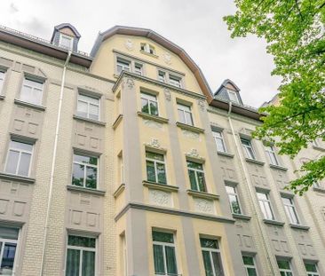 Großzügige 3-Raum-Altbauwohnung mit Balkon - Photo 1