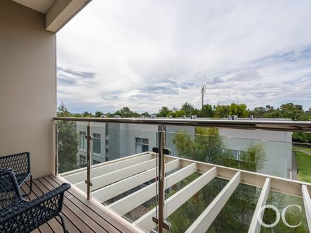 Open the Door to Sophisticated City-Fringe Living - Photo 4