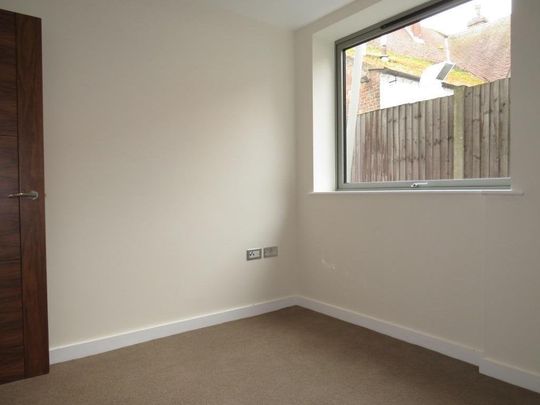 Waterside North, LINCOLN - Photo 1