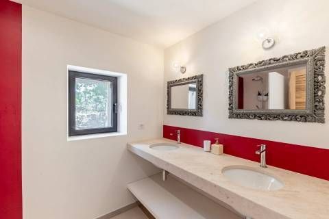 Rental House - Photo 1