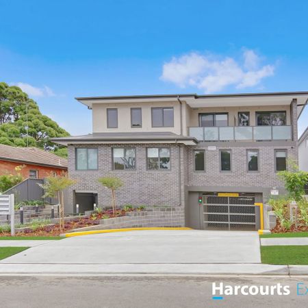 Located in a secure building! - Photo 4