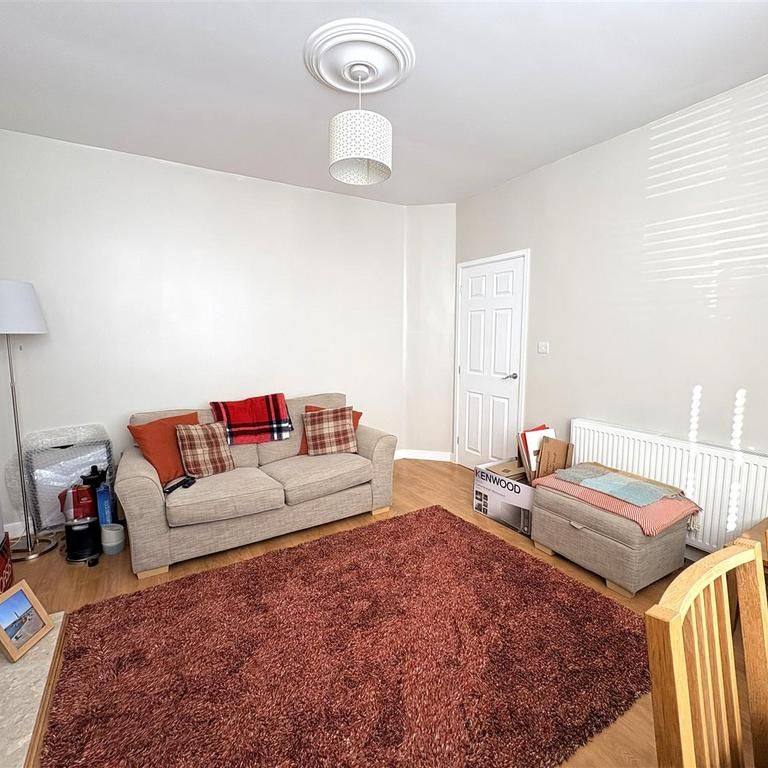 1 bedroom ground floor flat to rent - Photo 1
