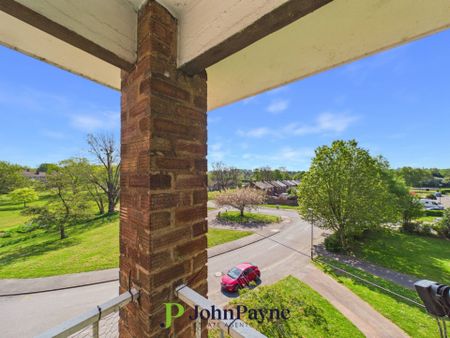 Charminster Drive, Styvechale, Coventry, CV3 5AA - Photo 3