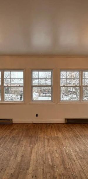 Grand 6 1/2 ; 4 chambre 1 salle de bain (2e étages d'un duplex) - Photo 1