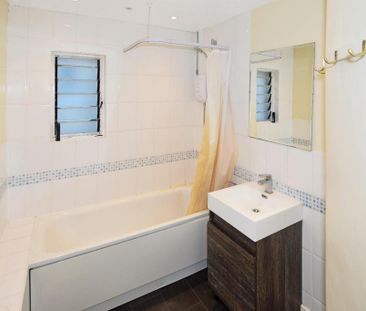4 bedroom semi-detached house to rent - Photo 3