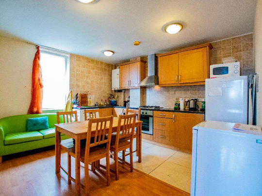 Boulcott Street Room 4 - Photo 1