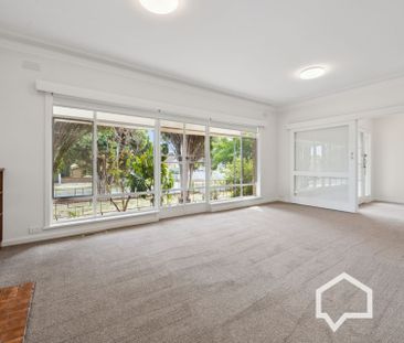 22 Mahon Avenue Kennington VIC - Photo 2