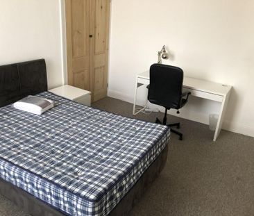 6 bedroom house to rent - Photo 2