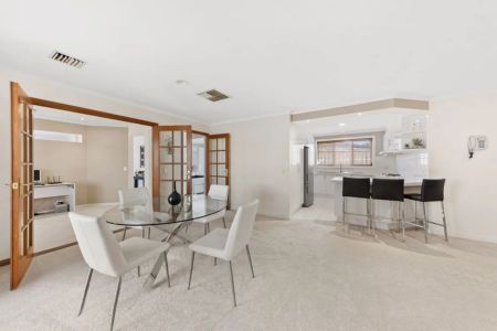 Spacious Family Home - Photo 3