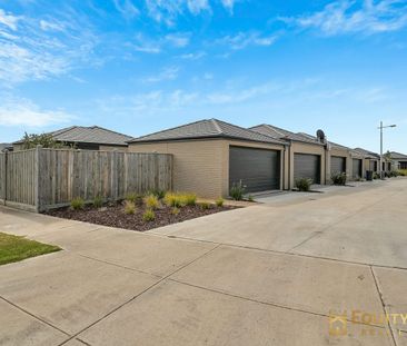 Spacious 4-Bed + Study Home for Lease in Quiet Manor Lakes Pocket - Photo 4