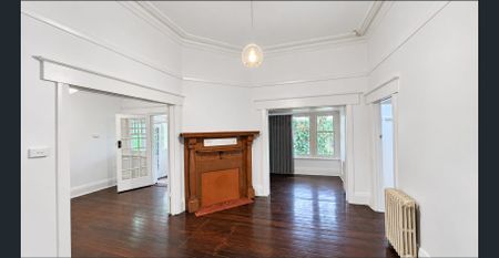 Spacious Four-Bedroom Family Home with Multiple Living Areas in Prime St Kilda Location - Photo 3