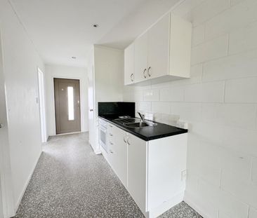 One-Bedroom Apartment with Parking in Mt Wellington - Photo 4