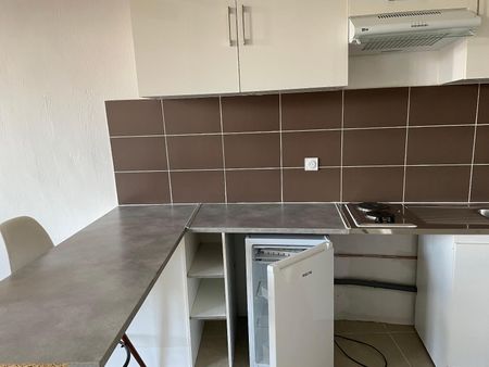 Location Appartement 1 pièce 26m² DRAGUIGNAN 83300 - Photo 3