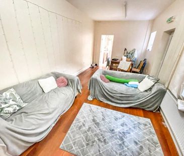 4 bedroom terraced house to rent - Photo 2