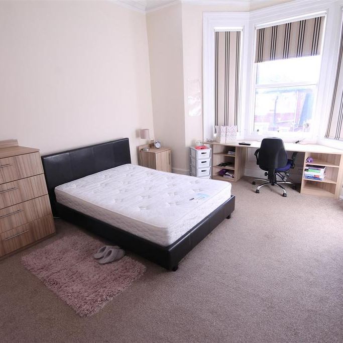 3 bedroom flat to rent - Photo 1