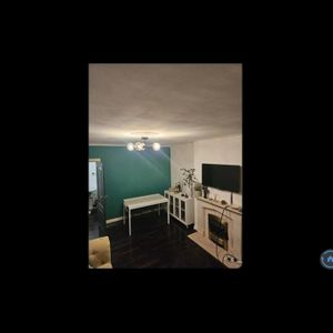 1 bedroom in a flat share to rent - Photo 2