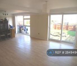 4 bedroom end of terrace house to rent - Photo 1